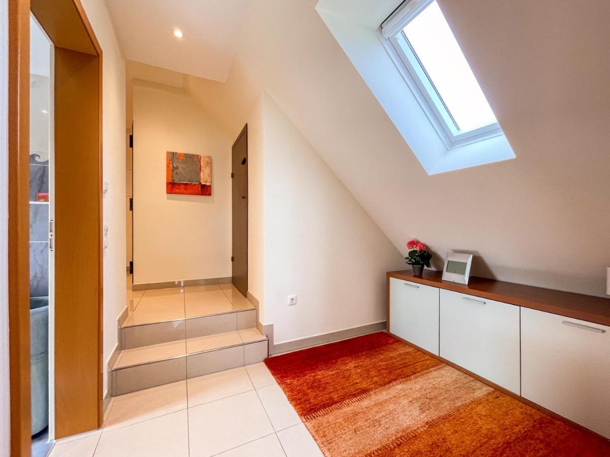 Rooftop 85qm - Burgblick - Loggia - Buero - Klima Apartment *